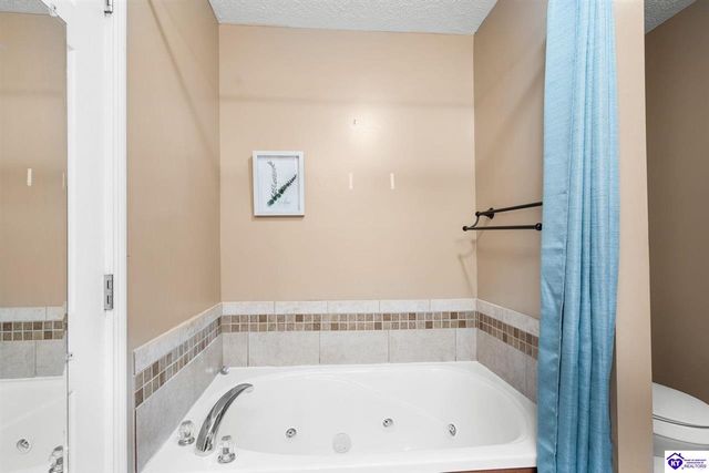 111 Victory Lake Drive, Vine Grove, KY 40175