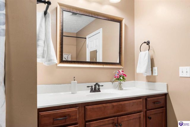 111 Victory Lake Drive, Vine Grove, KY 40175