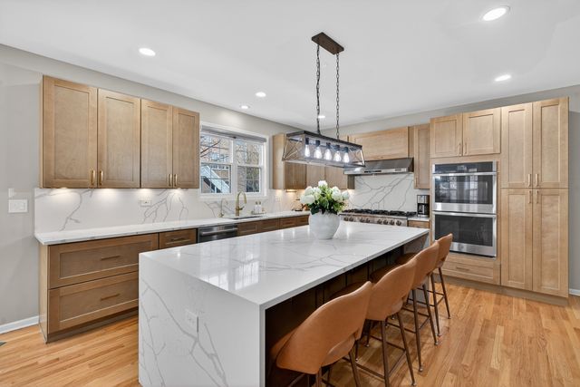 484 W Haleys Hill Court, Palatine, IL 60074
