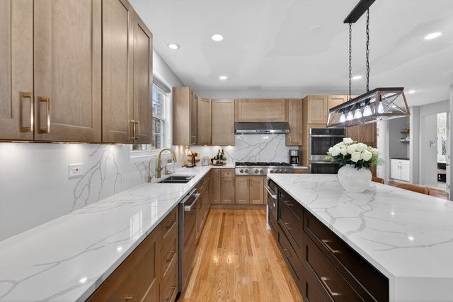 484 W Haleys Hill Court, Palatine, IL 60074