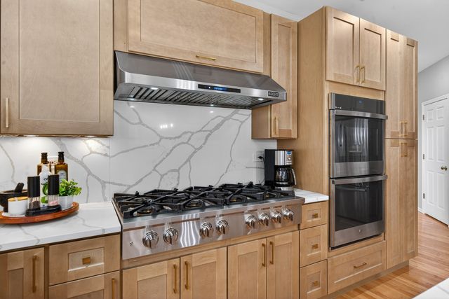 484 W Haleys Hill Court, Palatine, IL 60074