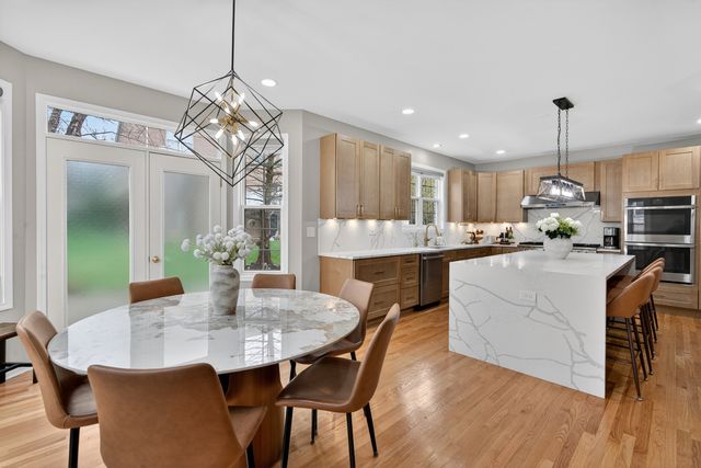 484 W Haleys Hill Court, Palatine, IL 60074