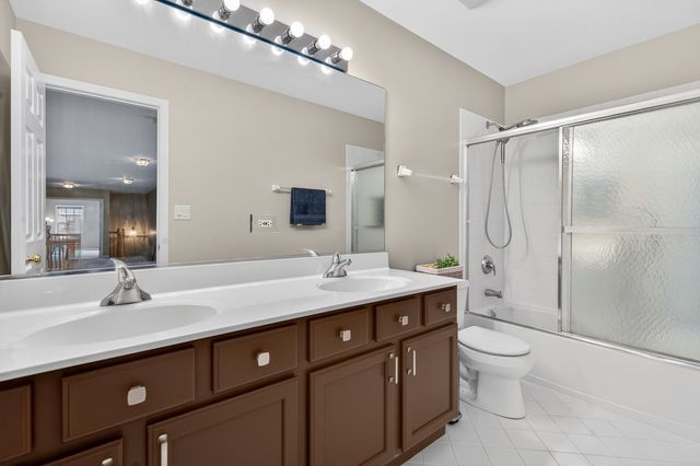 484 W Haleys Hill Court, Palatine, IL 60074