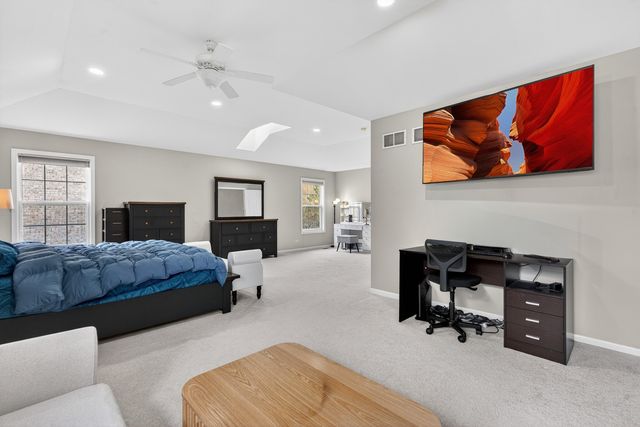 484 W Haleys Hill Court, Palatine, IL 60074