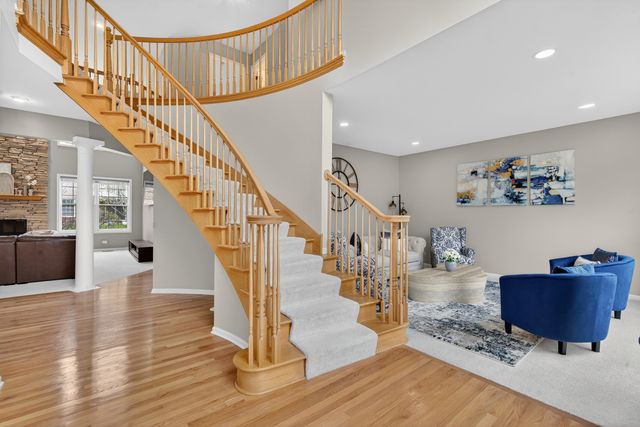 484 W Haleys Hill Court, Palatine, IL 60074