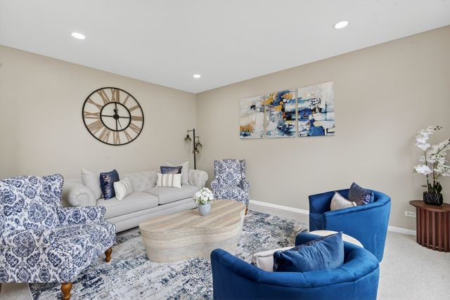 484 W Haleys Hill Court, Palatine, IL 60074