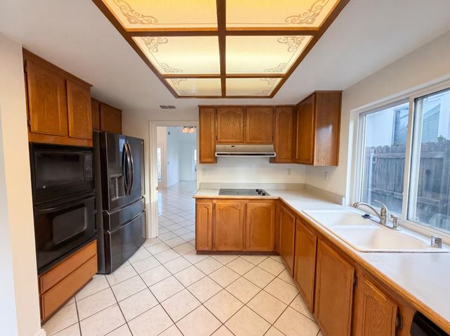 113 Bittercreek Dr, Folsom, CA 95630