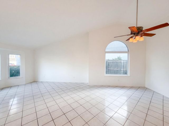 113 Bittercreek Dr, Folsom, CA 95630