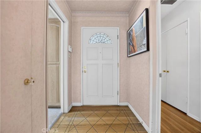 5961 Hillview Park, Valley Glen, CA 91401