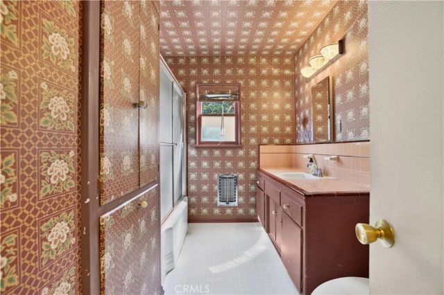 5961 Hillview Park, Valley Glen, CA 91401