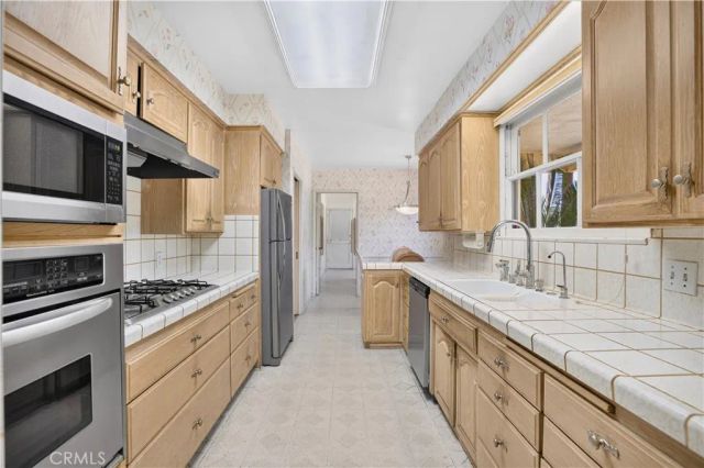 5961 Hillview Park, Valley Glen, CA 91401