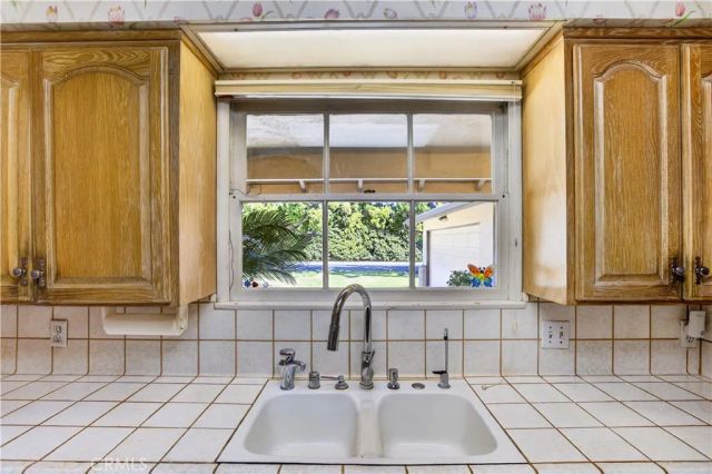 5961 Hillview Park, Valley Glen, CA 91401