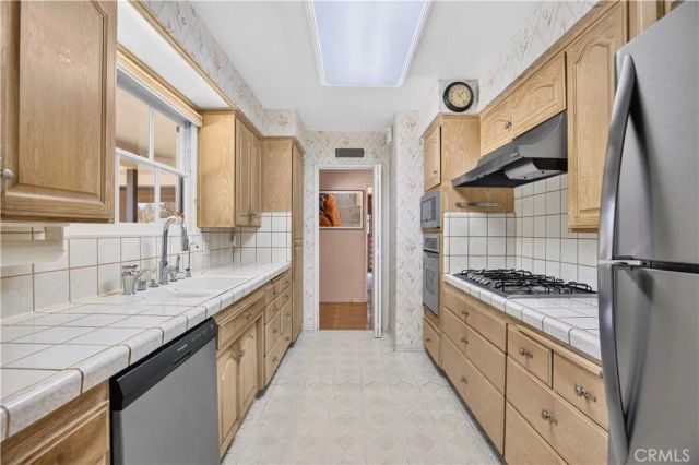 5961 Hillview Park, Valley Glen, CA 91401