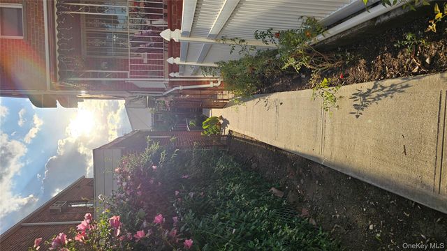 2533 Fish Avenue, Bronx, NY 10469