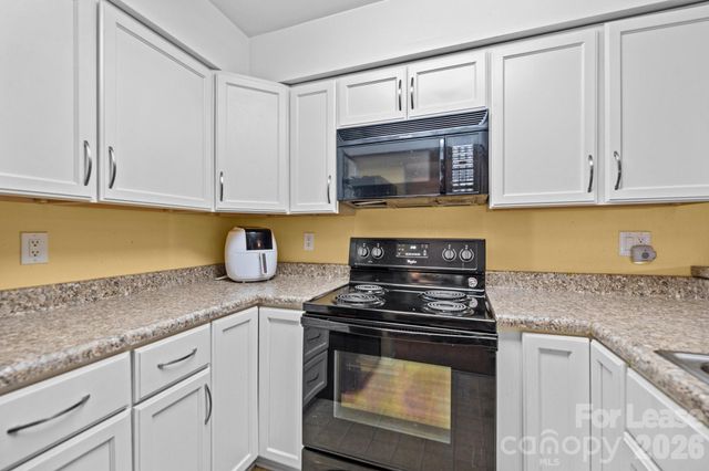 1832 J Julian Lane D, Charlotte, NC 28208