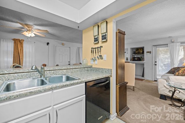 1832 J Julian Lane D, Charlotte, NC 28208