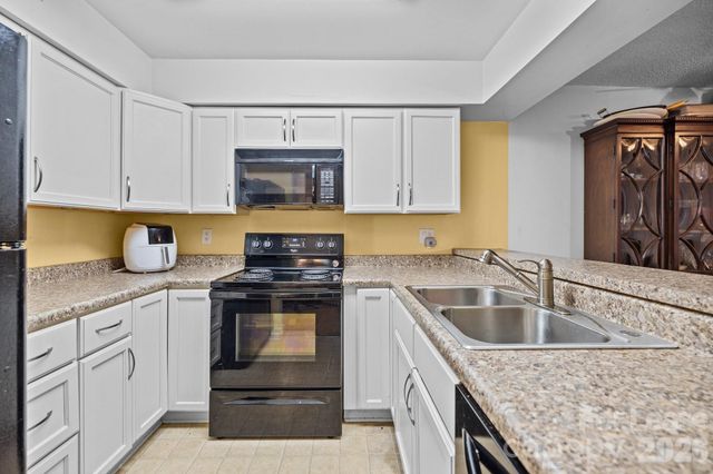 1832 J Julian Lane D, Charlotte, NC 28208