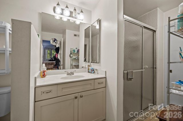 1832 J Julian Lane D, Charlotte, NC 28208