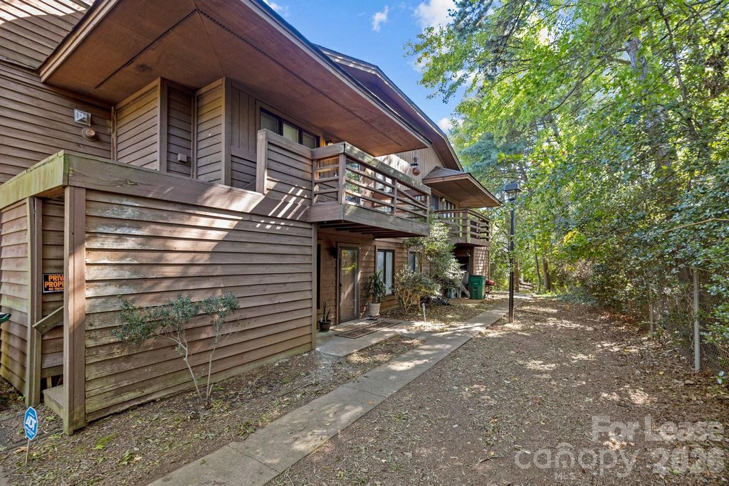 1832 J Julian Lane D, Charlotte, NC 28208