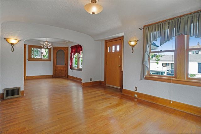 7003 W Mt Vernon AVENUE, Milwaukee, WI 53213