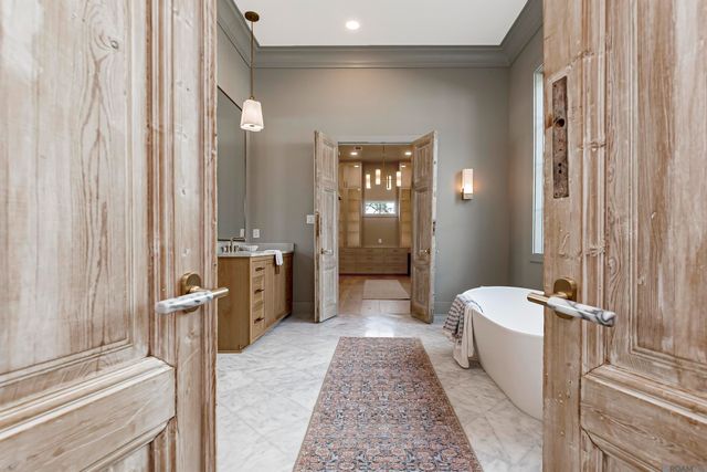 7855 Highland Rd, Baton Rouge, LA 70808