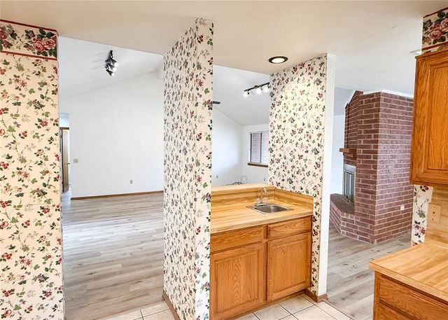 10041 Aberdeen Lane, Yukon, OK 73099