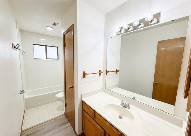 10041 Aberdeen Lane, Yukon, OK 73099