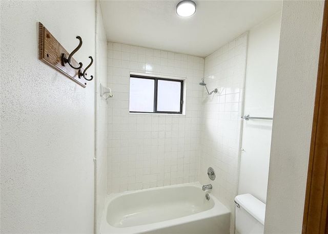 10041 Aberdeen Lane, Yukon, OK 73099