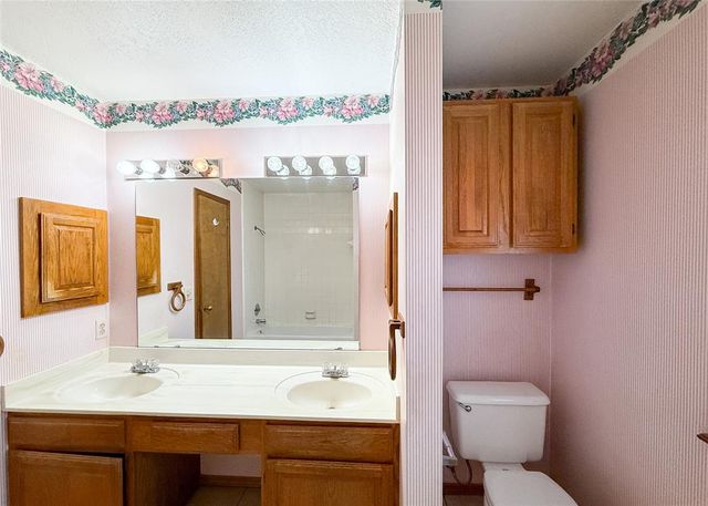 10041 Aberdeen Lane, Yukon, OK 73099