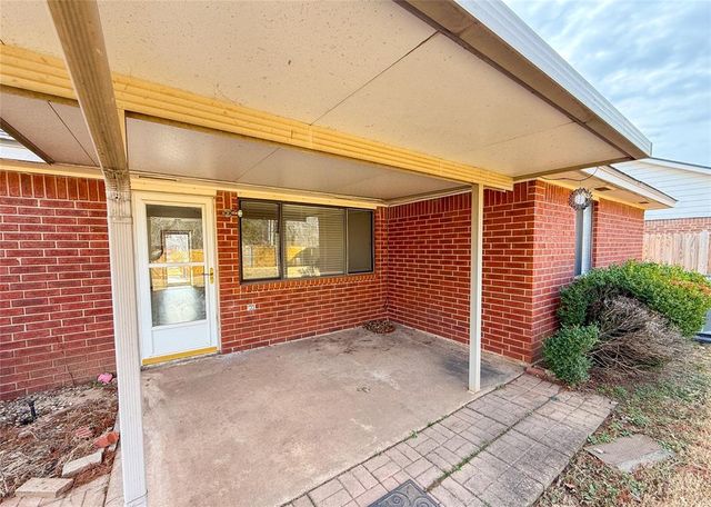 10041 Aberdeen Lane, Yukon, OK 73099