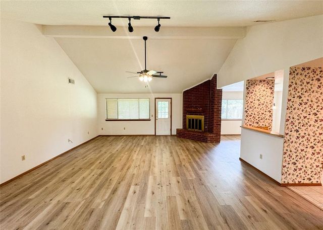 10041 Aberdeen Lane, Yukon, OK 73099