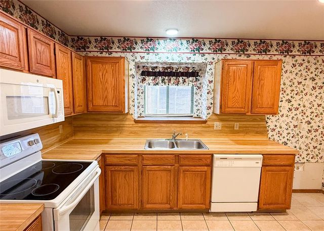 10041 Aberdeen Lane, Yukon, OK 73099