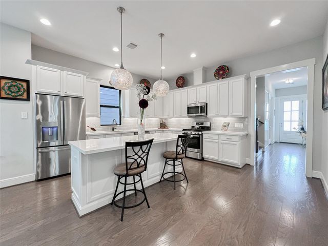 1104 Pearl Wood Drive, Houston, TX 77008