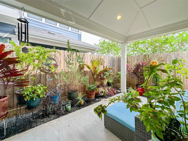 1104 Pearl Wood Drive, Houston, TX 77008