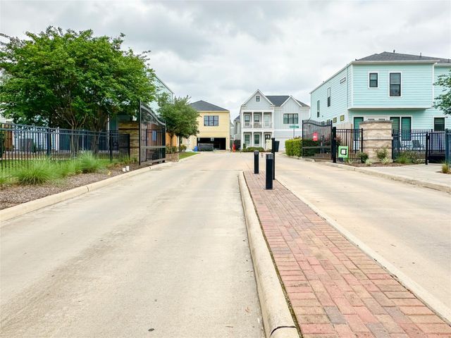 1104 Pearl Wood Drive, Houston, TX 77008