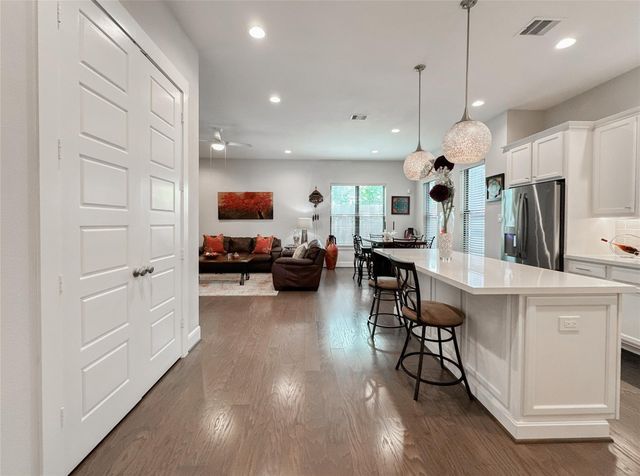 1104 Pearl Wood Drive, Houston, TX 77008