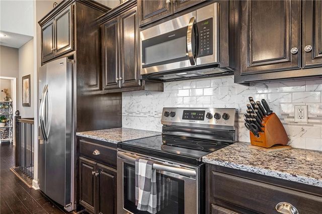18506 W 194th Terrace, Spring Hill, KS 66083