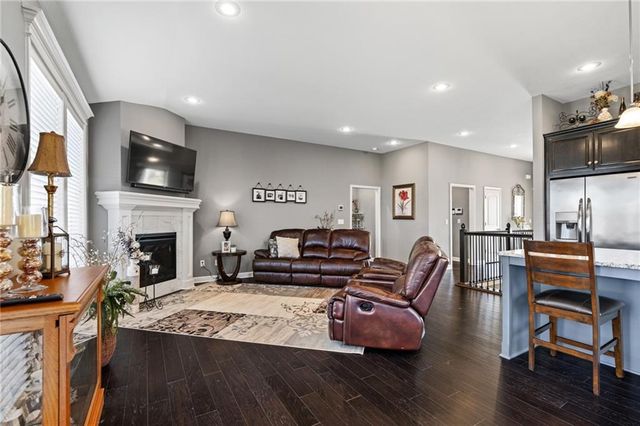 18506 W 194th Terrace, Spring Hill, KS 66083