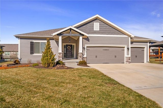 18506 W 194th Terrace, Spring Hill, KS 66083