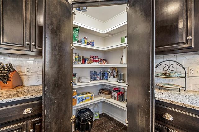 18506 W 194th Terrace, Spring Hill, KS 66083