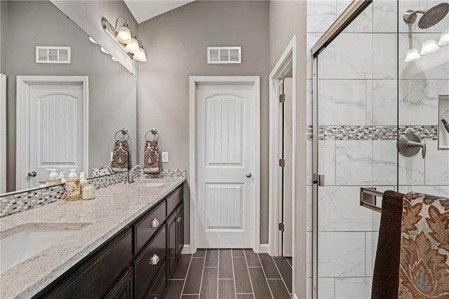 18506 W 194th Terrace, Spring Hill, KS 66083