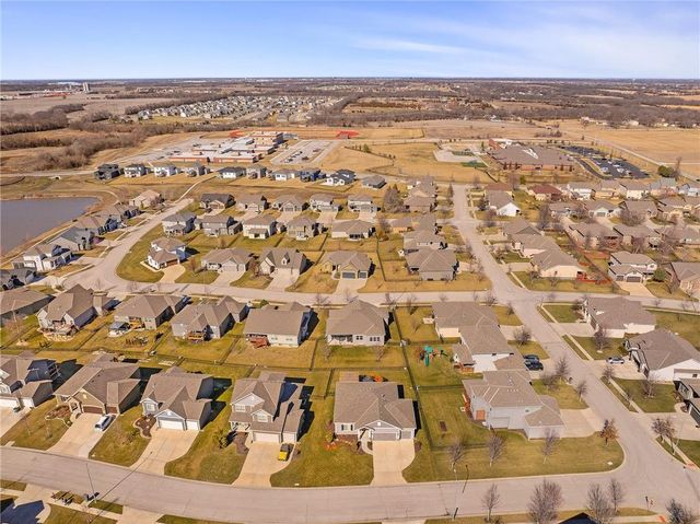 18506 W 194th Terrace, Spring Hill, KS 66083