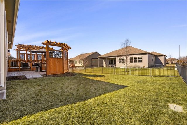 18506 W 194th Terrace, Spring Hill, KS 66083