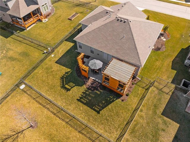 18506 W 194th Terrace, Spring Hill, KS 66083