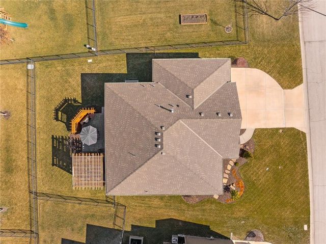 18506 W 194th Terrace, Spring Hill, KS 66083