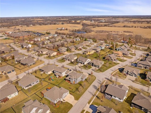 18506 W 194th Terrace, Spring Hill, KS 66083