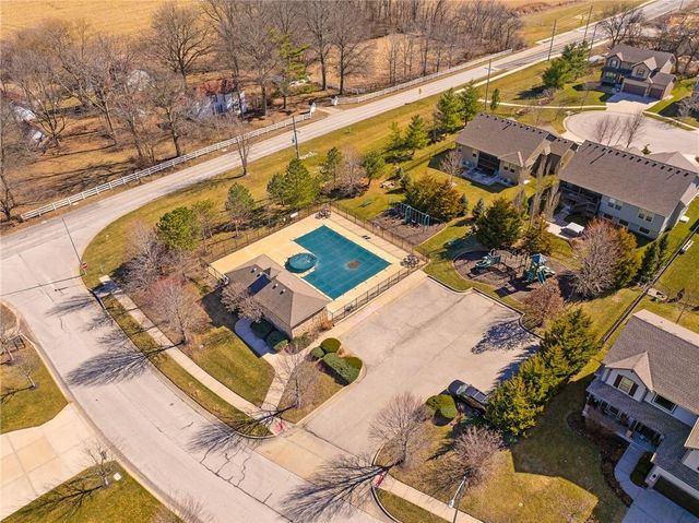 18506 W 194th Terrace, Spring Hill, KS 66083