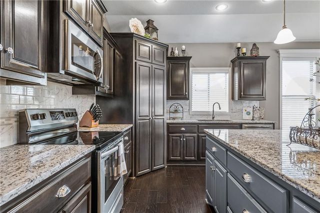 18506 W 194th Terrace, Spring Hill, KS 66083