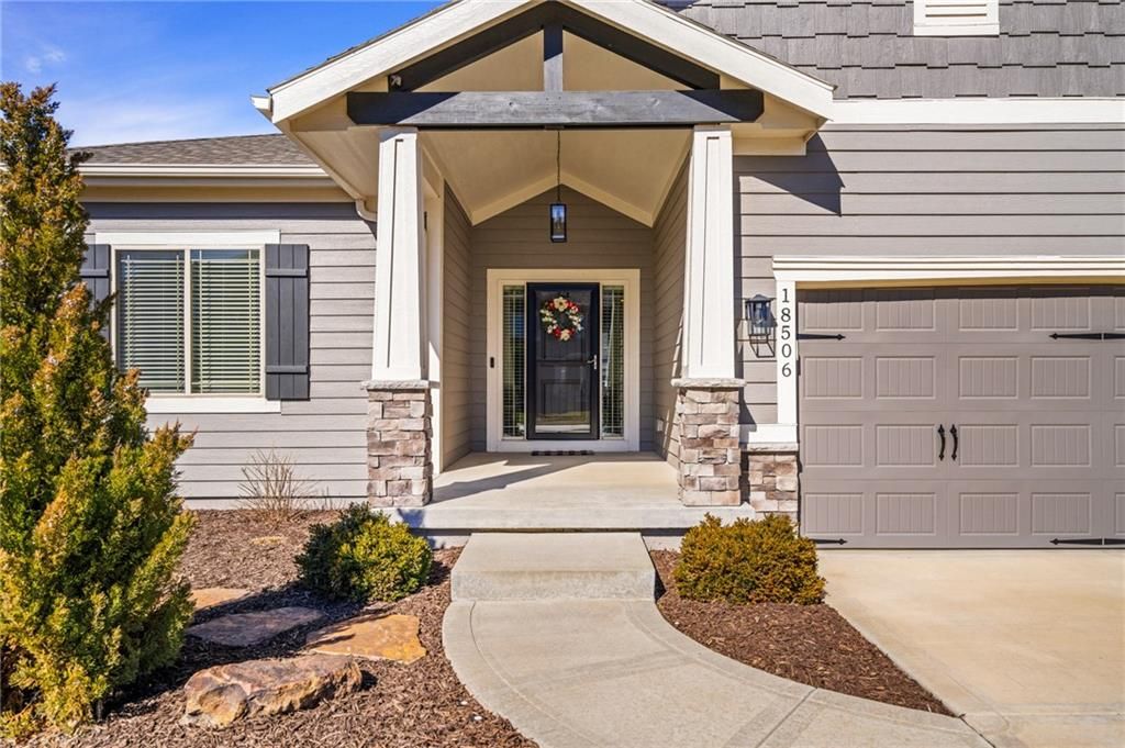 18506 W 194th Terrace, Spring Hill, KS 66083