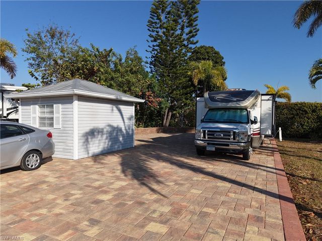 10337 Nightwood Dr., Fort Myers, FL 33905